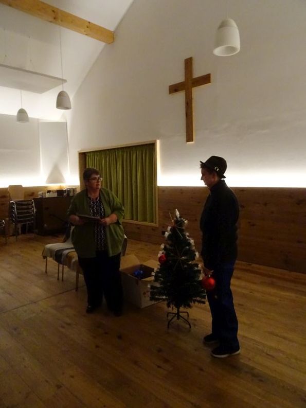 Christine Späth und Stefanie Dengscherz beim Sketch "Der Christbaum"